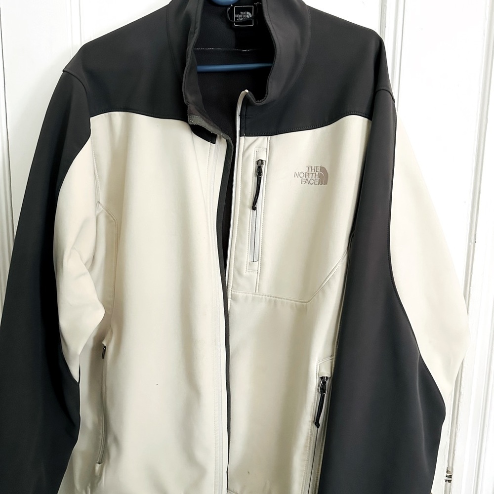 The North Face men’s jacket (L) cream / grey - Apex rain resistant tech